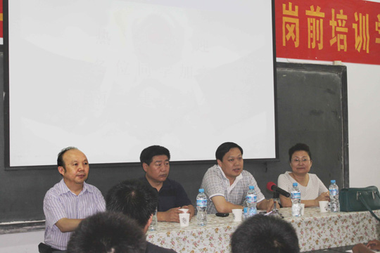 公司總經(jīng)理牛小昌、黨委書記張會民到場與大學生親切交流 