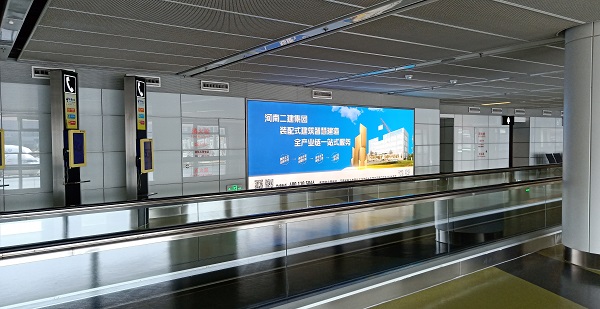 2、機(jī)場(chǎng)廣告現(xiàn)場(chǎng)圖.jpg