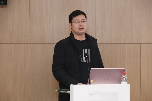 8、安裝分公司副經(jīng)理?xiàng)罾麆ψ鳌陡咝录夹g(shù)企業(yè)運(yùn)行組織優(yōu)秀案例經(jīng)驗(yàn)介紹》.JPG