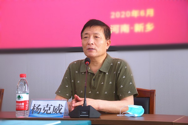 新鄉(xiāng)市城鄉(xiāng)建設(shè)執(zhí)法監(jiān)察支隊隊長楊克威發(fā)表講話.jpg