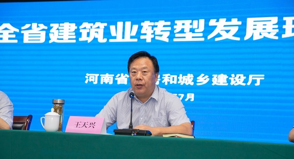 3新鄉(xiāng)市政府副市長、黨組成員王天興在會上致辭.jpg 3新鄉(xiāng)市政府副市長、黨組成員王天興在會上致辭.jpg