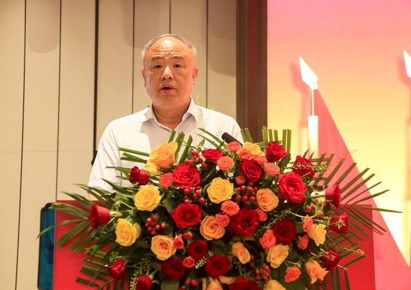 1新鄉(xiāng)市住建局黨組成員、副局長王曉河在會上致辭.JPG