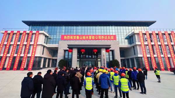 交付業(yè)主辦公樓、食堂及宿舍等單位工程儀式現(xiàn)場(chǎng)照片1.png